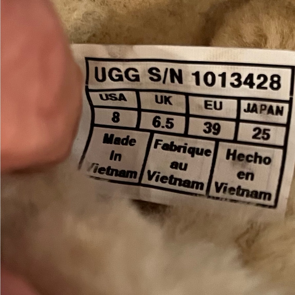 Ugg 8 Great Condition - image 8